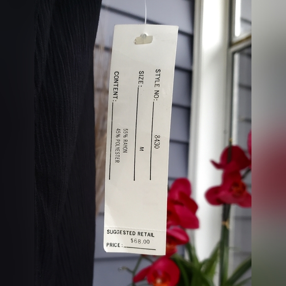 Vintage NWT Adolfo Sport Black Gold Embroidered Leaves Rayon Blend Blouse Top /M - Picture 2 of 9